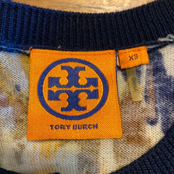 Beautiful Tory Burch Cardigan/sweater with logo buttons in 100% Merino Wool. - Picture 4 of 7